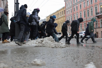 В Петербурге потепление обернулось огромными лужами