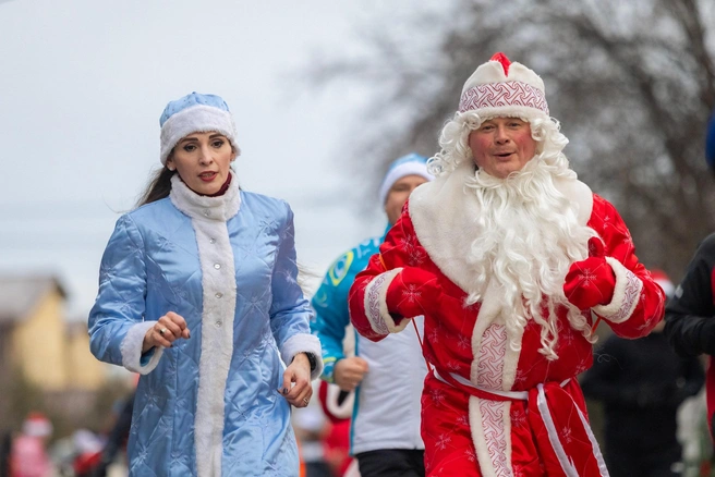 Победители в различных номинациях получили ценные подарки от партнеров забега | Источник: Максим Майер
