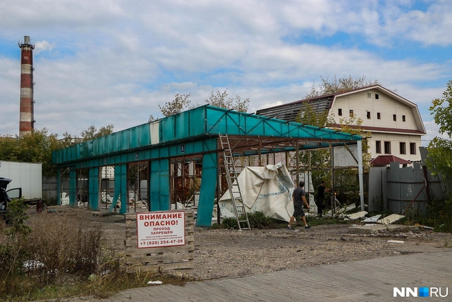 Демонтаж павильона на улице Станционной | Источник: Наталья Бурухина / NN.RU