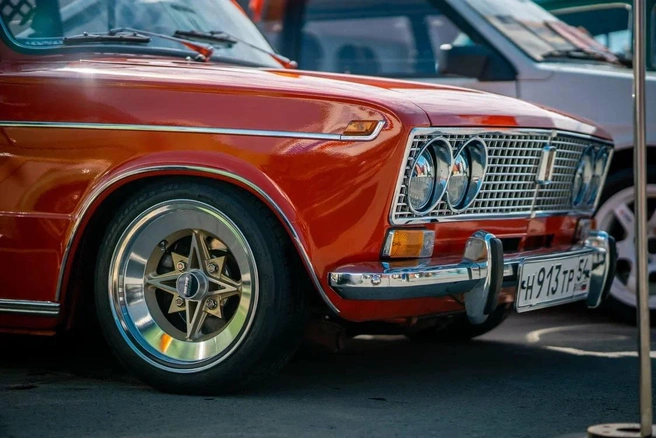 Кастом — это яркий экслюзивный тюнинг внешнего вида автомобиля | Источник: Артем Быховец