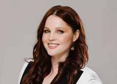 Екатерина Вуличенко о счастье во втором браке, переходном возрасте дочери и мечте похулиганить на съемках