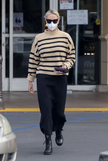 Шарлиз Терон в Студио-Сити | marieclaire.ru