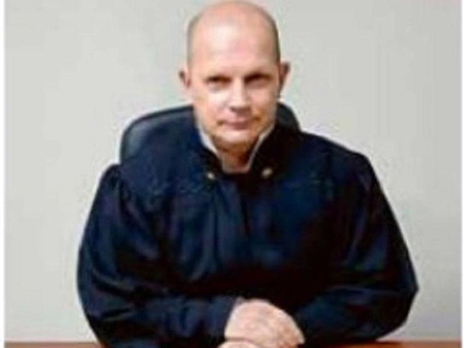 Судья Андрей Кузнецов обвинён в затягивании процессов и нарушении прав участников | Источник: Судьироссии.рф