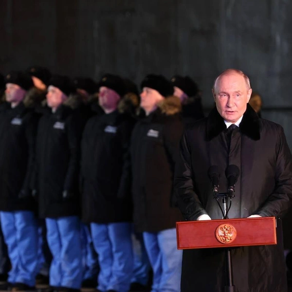 К церемонии спуска на воду по видеосвязи присоединился Владимир Путин | Источник: Дмитрий Махонин / Telegram