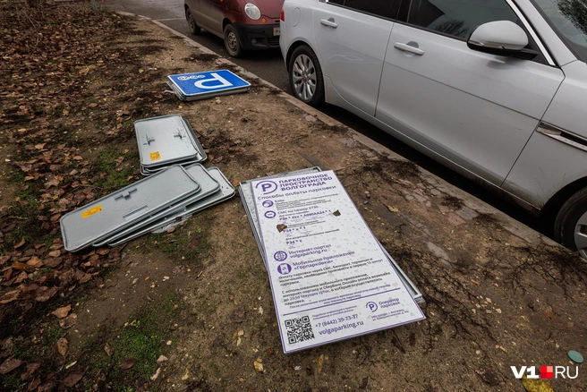 По контракту все таблички и разметка должны были быть готовы до 1 декабря | Источник: Алексей Волхонский / V1.RU