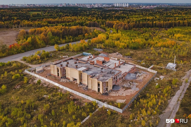 Так недостроенный крематорий выглядел осенью 2022 года | Источник: Юрий Лысков