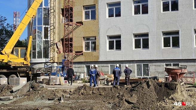 Строит здание поликлиники ЗАО&nbsp;«Курганстальмост» | Источник: Дарья Никитченко / 45.RU
