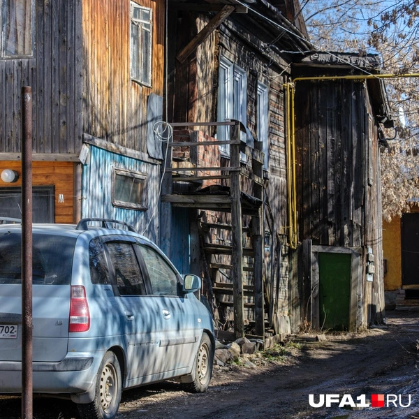 Двухэтажный дом&nbsp;— выше наверняка нет в этом районе | Источник: Булат Салихов / UFA1.RU
