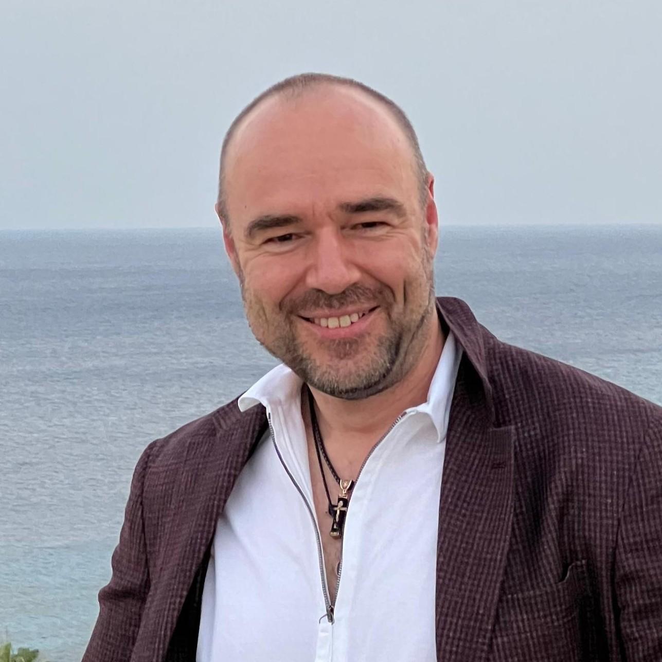 Роман Товстик после решения суда оставить всех детей с ним: «Очень хочу, чтобы эта ситуация изменила Лену по-настоящему»