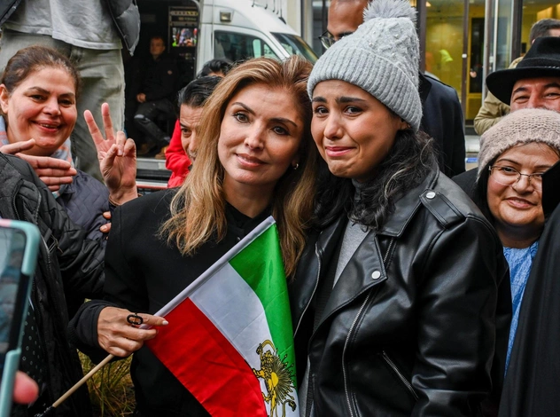 Иранская принцесса Ясмин Пехлеви присоединилась к митингу в поддержку Израиля