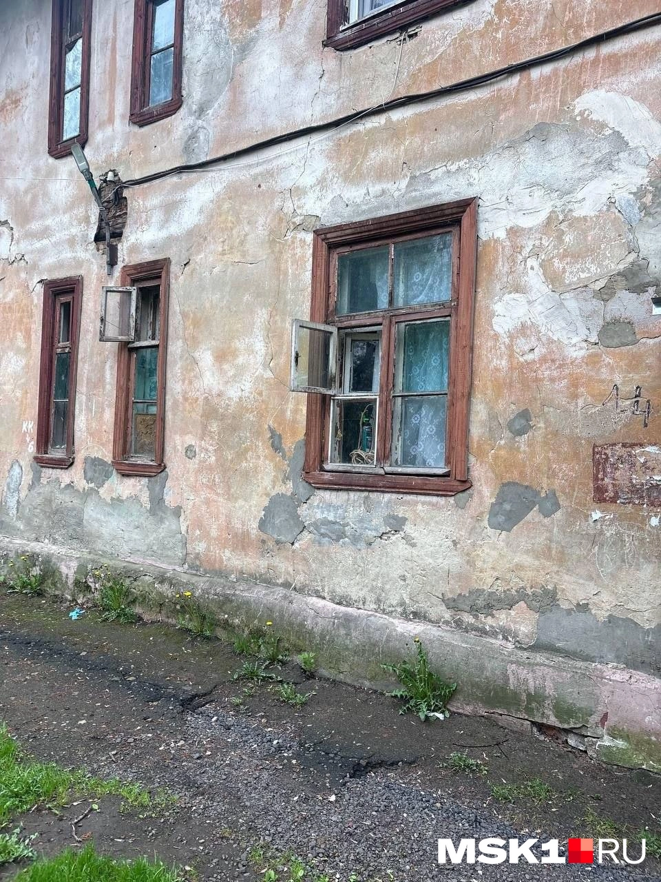 Из этой форточки Даниил сбегает уже в четвертый раз | Источник: волонтер поиска