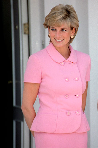 Фото №2 - Royal pink: как королевские особы носят розовый цвет