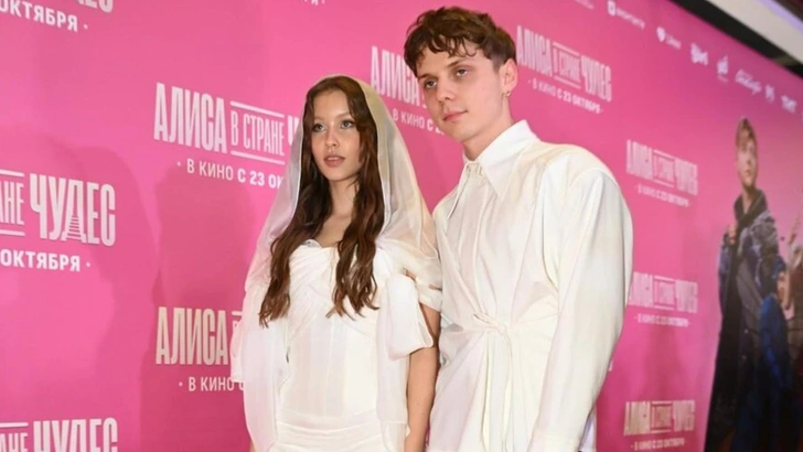Ваня Дмитриенко и Анна Пересильд на предпоказе фильма «Алиса в Стране чудес» | Источник: Соцсети