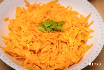 Моркови, купленной для оливье, хватило на еще один салат | Источник: Владислав Лоншаков / E1.RU