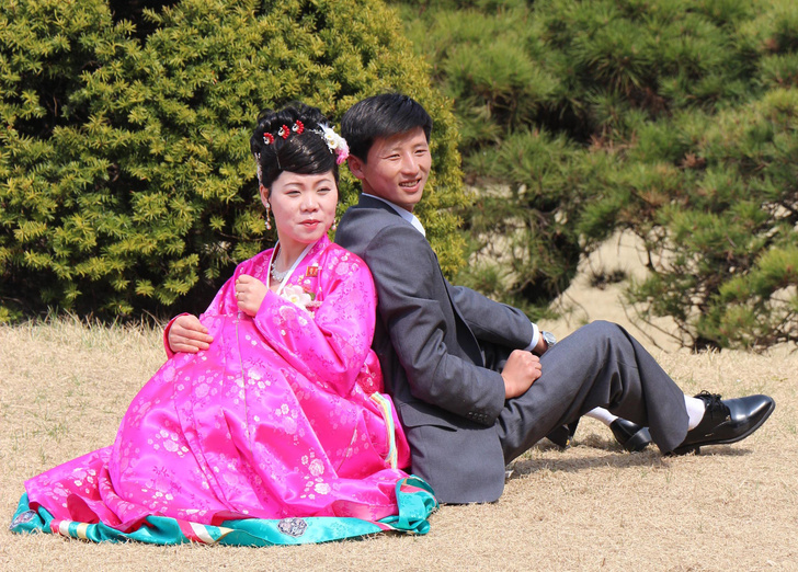 В каких платьях выходят замуж невесты в Северной Корее