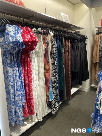 Лето&nbsp;— все, раздают почти бесплатно | Источник: Алёна Золотухина / NGS.RU 