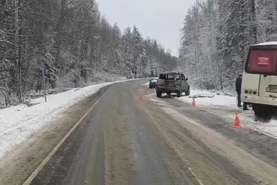 УАЗ столкнулся с автобусом под Семеновом из-за снега