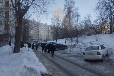 Мужчина удерживал семью в квартире на улице Курчатова