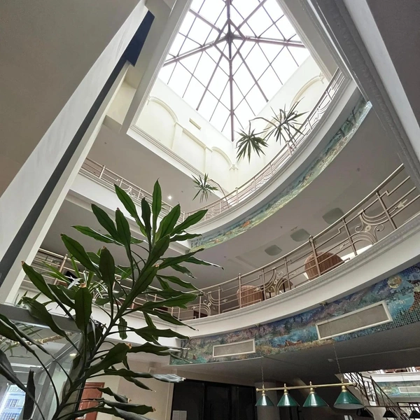 В Угличе второй год пытаются продать бывший отель «Азимут». Цену снизили в 5 раз, желающих нет