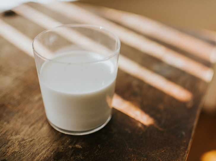 Какое молоко выбрать: фермерское или заводское? | MARIECLAIRE