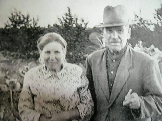 Родители Ивана Язовских — Мария Калистратовна и Семен Петрович. Мама работала в овощеводческой бригаде, отец — в колхозе. Семен Петрович воевал в Первой мировой, вернулся с фронта с наградами — номерной медалью «За храбрость» и медалью «В память 300-летия царствования дома Романовых» | Источник: Далматовский краеведческий музей им. А. Н. Зырянова