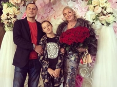 Анастасия Волочкова повеселилась на вечеринке в компании бывшего мужа