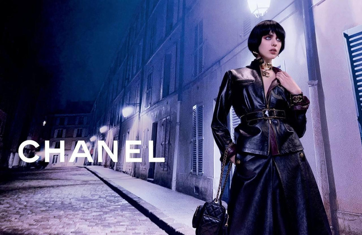 Погружаемся во французский нуар: новая кампания Chanel с Маргарет Куэлли