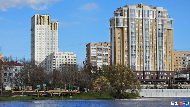 На территории уже начали возводить парящую смотровую площадку | Источник: Даниил Румянцев / E1.RU