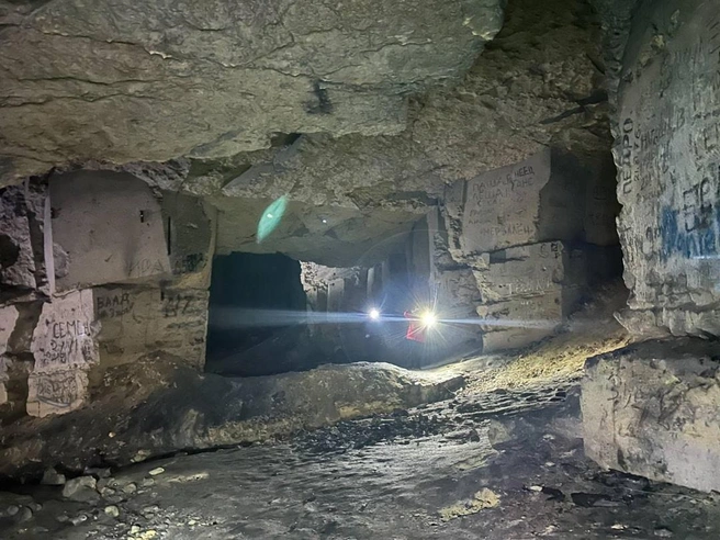 Внутри стены покрыты множеством надписей | Источник: Галина Креймер