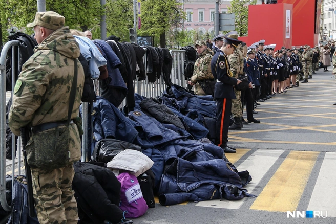 А вот в прошлом году генеральная репетиция прошла под снегом | Источник: Наталья Бурухина / NN.RU