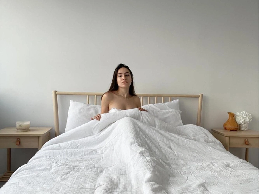 Как часто менять постельное белье: окончательный ответ дерматолога | marieclaire.ru