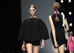 Перевернуть страницу: Lanvin SS18