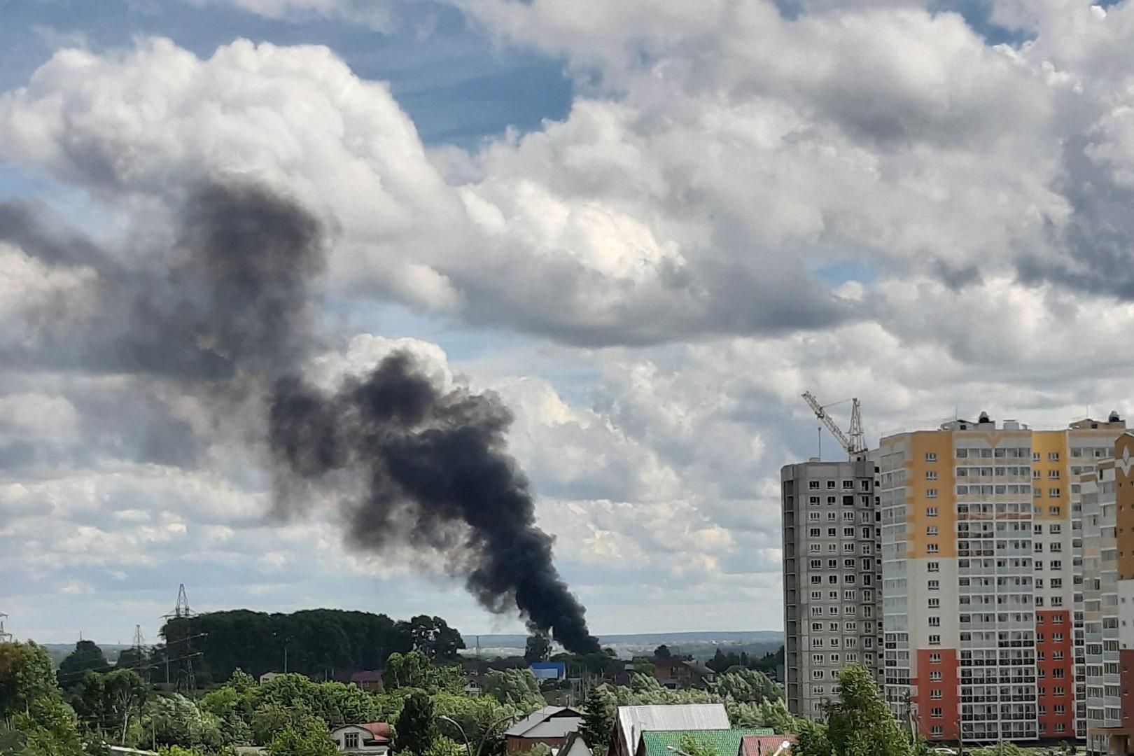 Пожар в анжеро судженске. Рудничные пожары. Дым от пожара. Дым от пожара в доме. Пожар в Кемерово.