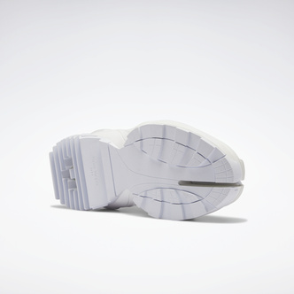 Крупным планом: новые кроссовки-таби Reebok x Maison Margiela