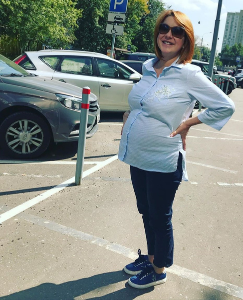 Фото Ирины Слуцкой на позднем сроке беременности