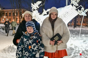 Юлия, Ксения и Влад пошли на «Щелкунчика» тоже по традиции | Источник: Василина Любимова / 59.RU