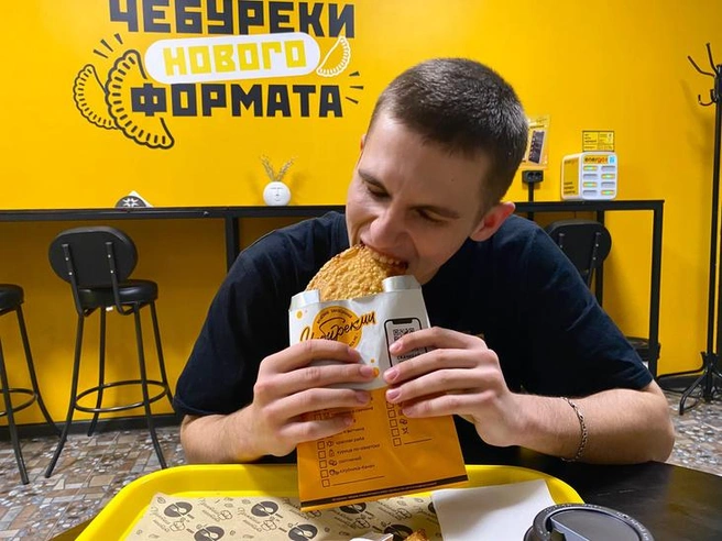 У челябинцев есть две недели, чтобы успеть попробовать необычные чебуреки с разными начинками  | Источник: «ЧебурекМи» 