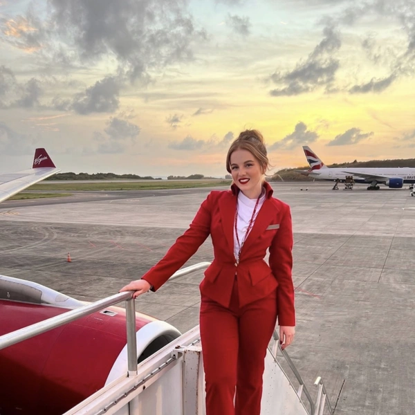 стюардессы, стюардессы униформа, стюардессы форма, Virgin Atlantic | Источник: Социальные сети