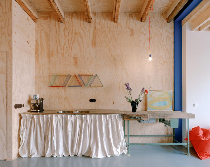 Фанера и кирпич: аскетичный дом дизайнера в Роттердаме