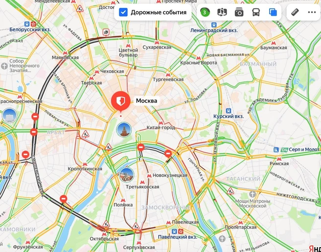 Ситуация с пробками оценивается всего в три балла, но некоторые улицы горят бордовым | Источник: Яндекс. Карты