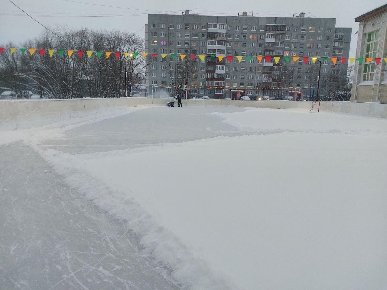 В Архангельске очистили каток — там можно кататься бесплатно