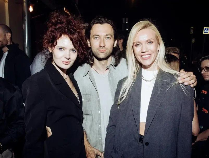 Катя Мухина, именитая российская телеведущая и модель, праздновала свое грандиозное день рождения в воскресенье, и это мероприятие обратило на себя всеобщее внимание. Она решила устроить настоящий роскошный бал в столице, пригласив на него не только своих близких и друзей, но и множество известных персон.