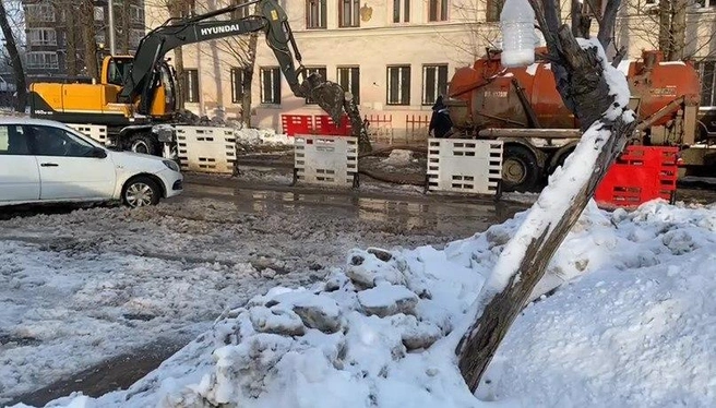 На месте аварии работает техника | Источник: «Новогор-Прикамье»