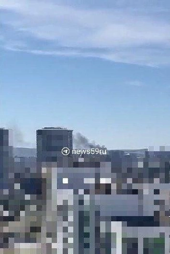 В районе склада поднялся столб черного дыма | Источник: читатель E1.RU