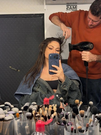 Съемки — процесс серьезный | Источник: demetozdemir / Instagram (экстремистская организация, деятельность запрещена на территории РФ)