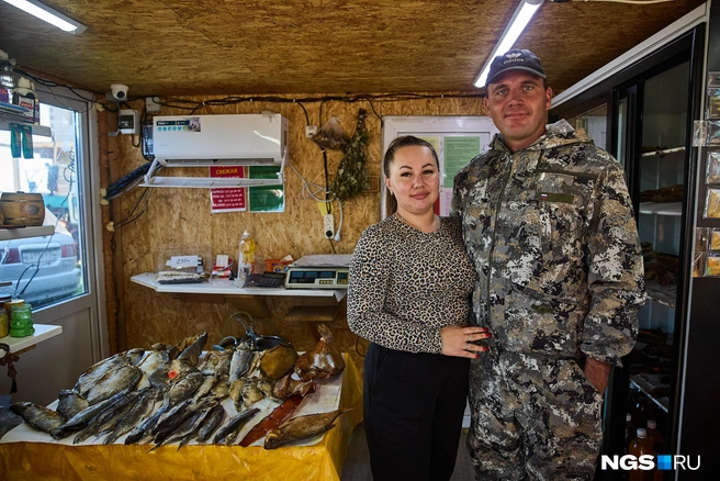 У Александра и Марины четыре магазинчика, часть из них мужчина построил буквально своими руками | Источник: Александр Ощепков / NGS.ru