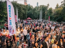 Журнал «Антенна-Телесемь» и телеканал RU.TV  поздравили столицу с днем рождения
