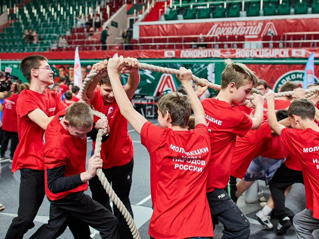 Праздничные мероприятия также анонсировали на других площадках города. | Источник: Александр Ощепков/NGS.RU