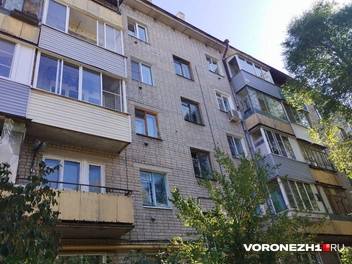 Это дом, в котором жил Юрий Хой | Источник: Дмитрий Волгин / Voronezh1.ru