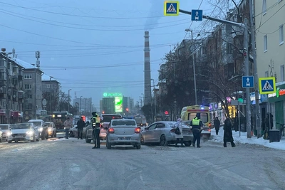 Сильный снегопад в Екатеринбурге привел к массовым ДТП